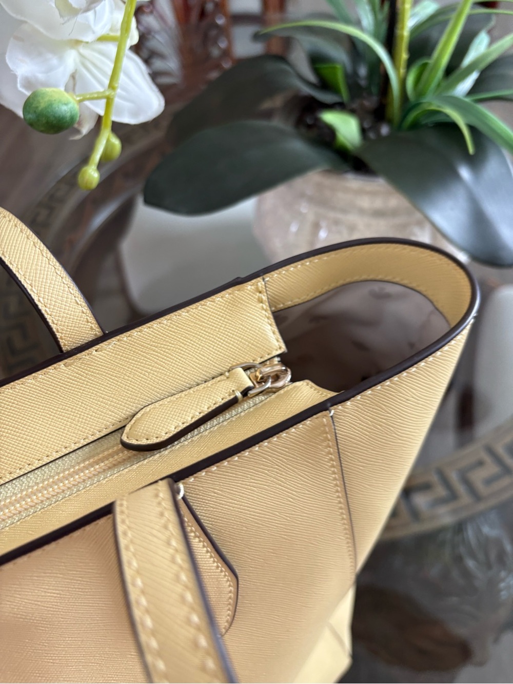 💛💛KATE SPADE YELLOW SAFFIANO LEATHER TOTE BAG!💛💛 - Picture 4 of 11